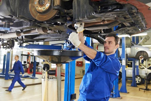 Repair mechanic in a garage